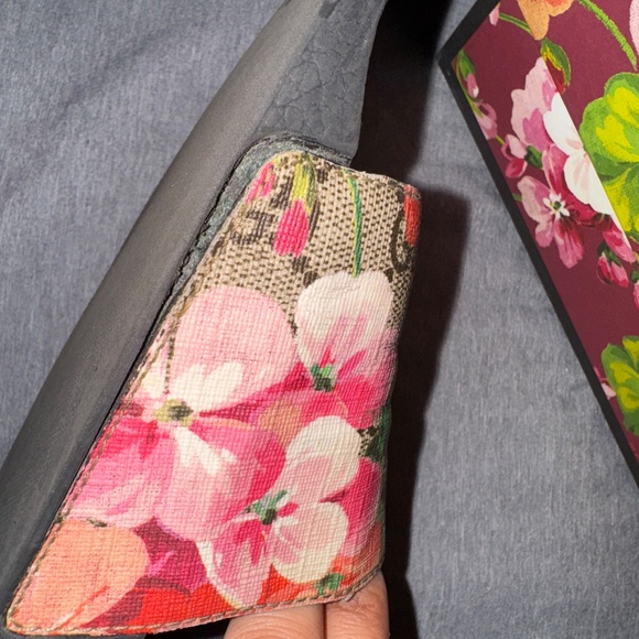 Authentic Floral Gucci Slides - Picture 5 of 5